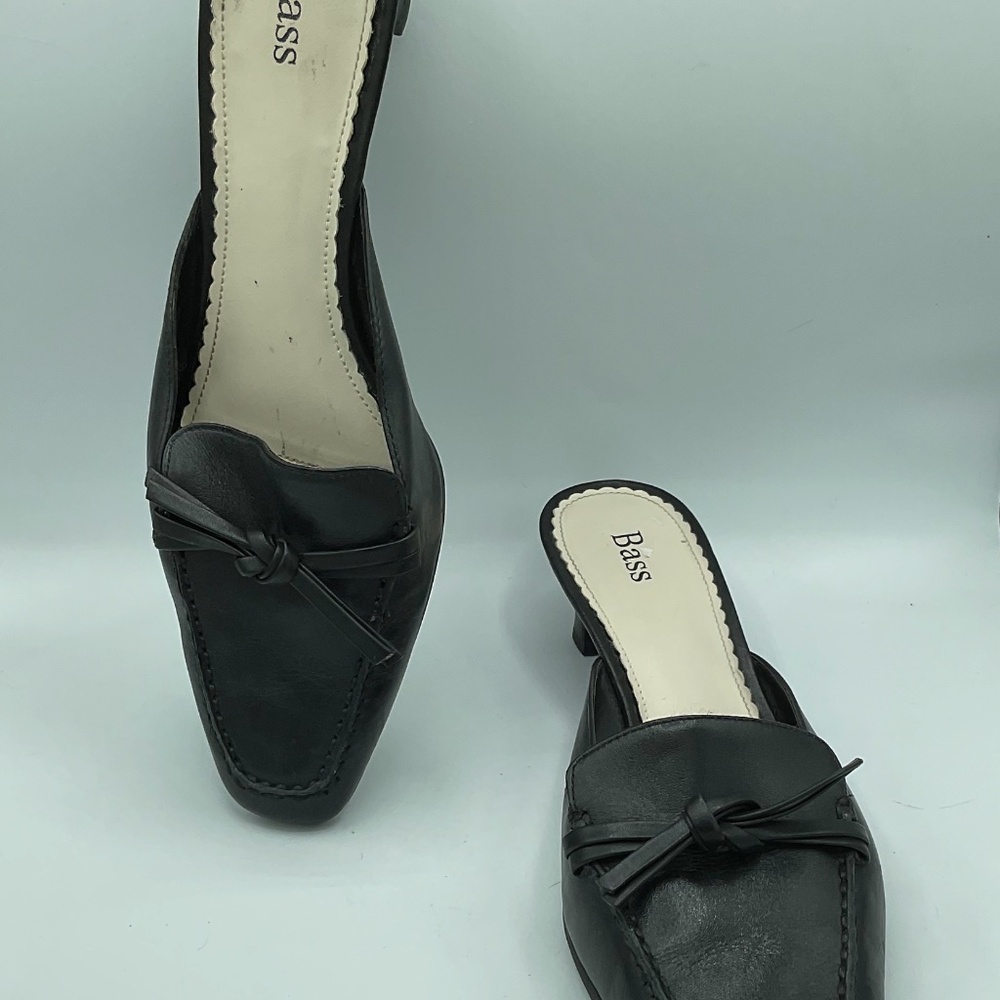 Bass leather mule shoes Loafers with a bow accent Size 8.5
